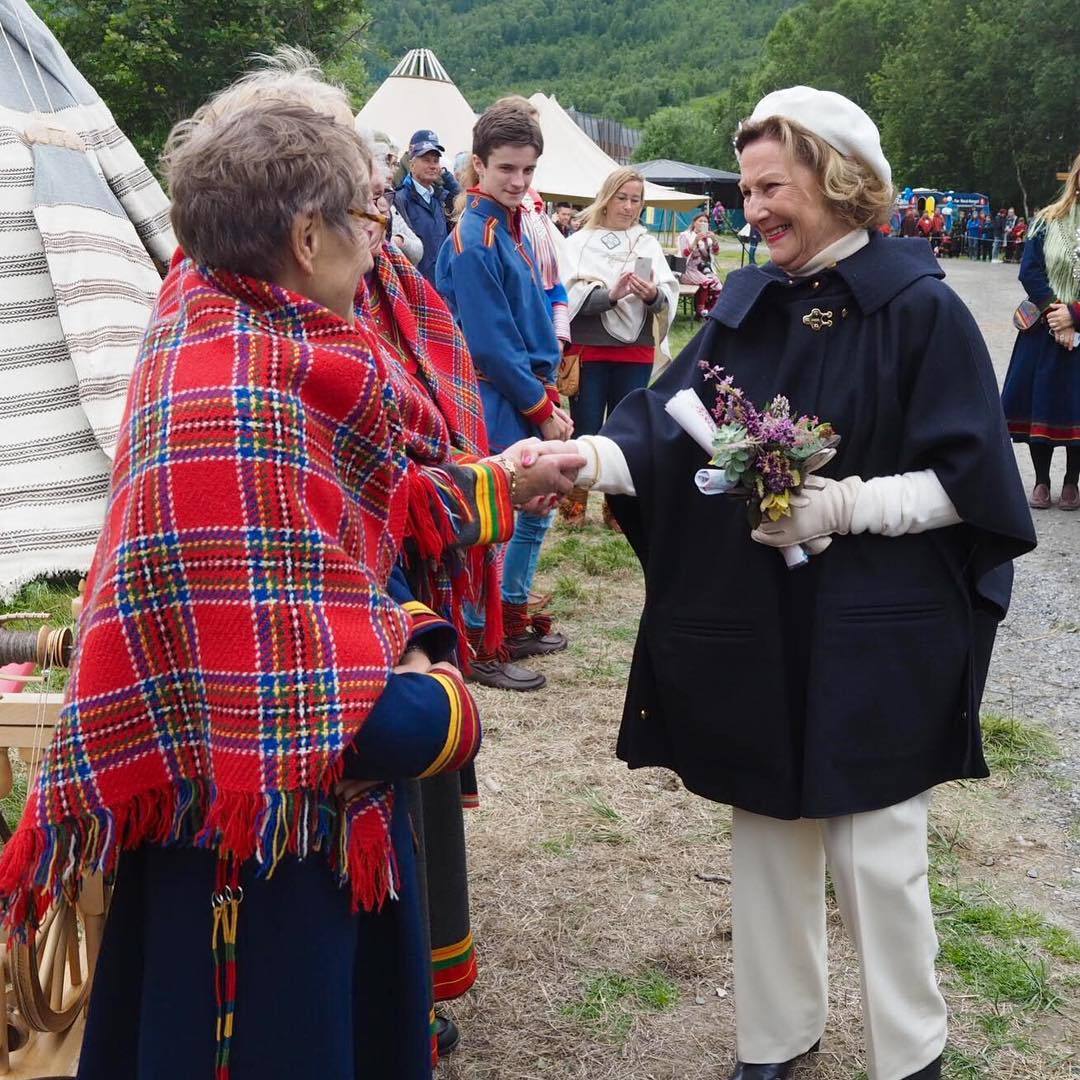 La Reine à la rencontre des peuples autochtones